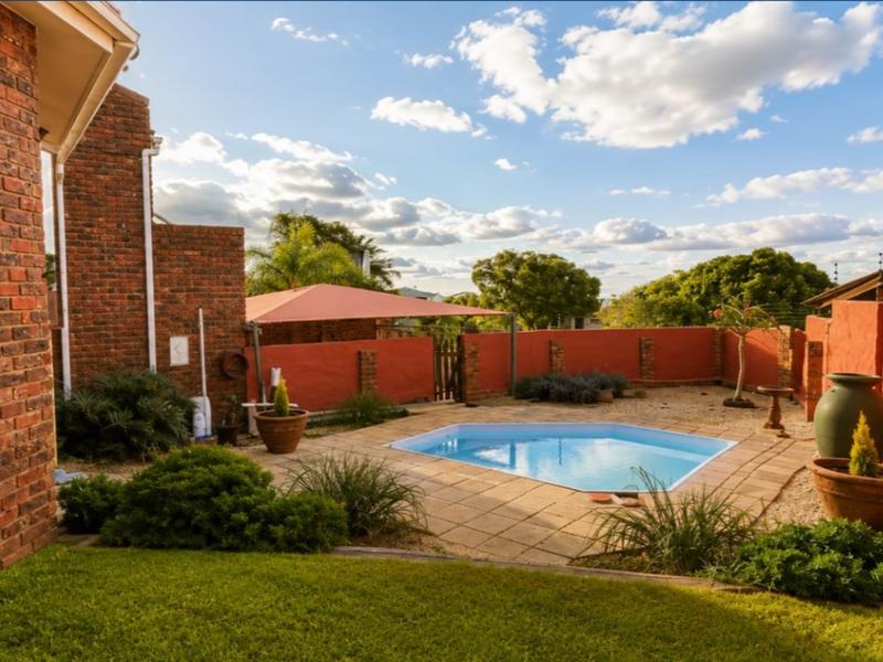 4 Bedroom Property for Sale in Heiderand Western Cape